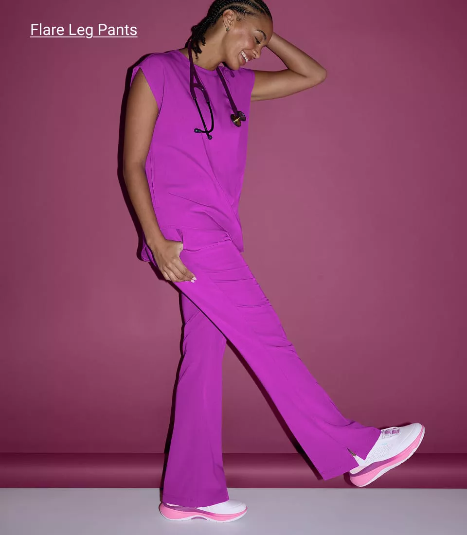 Compre pantalones m&eacute;dicos con piernas acampanadas