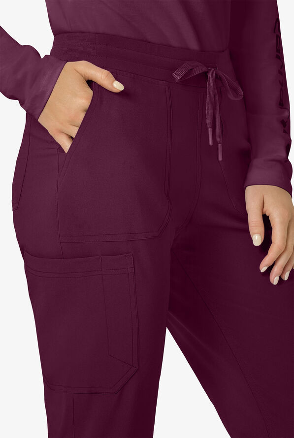 Pantal&oacute;n m&eacute;dico Carhartt Cross-Flex Force STRETCH estilo cargo jogger con pu&ntilde;os de tejido y 8 bolsillos para mujer - Wine - 3