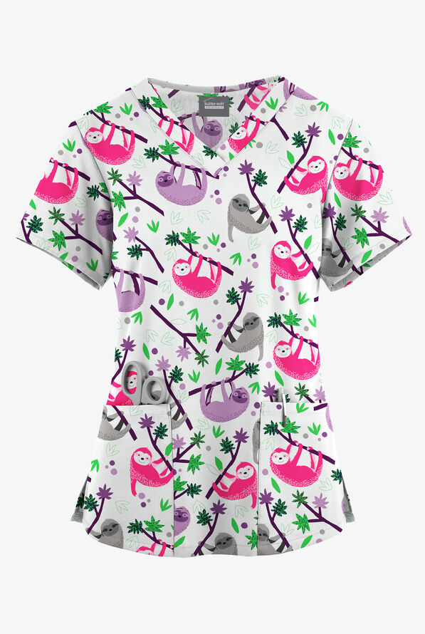 Blusa médica estampada Butter-Soft Originals Slew Of Sloths White con cuello en V redondeado y 4 bolsillos para mujer - null - 1