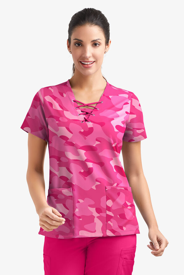 Blusa médica estampada Easy Stretch Cloud Camo Flirt con cuello en V y 4 bolsillos para mujer - null - 2