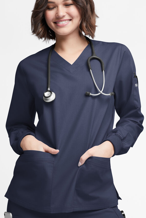 Blusa médica manga larga Butter-Soft Originals con cuello en V curvo y 7 bolsillos para mujer - Navy - 2