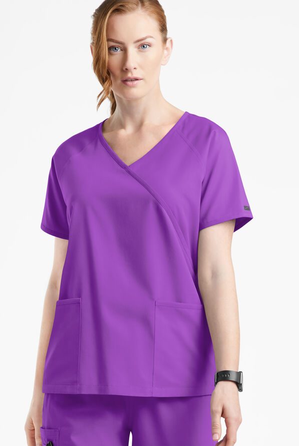 Blusa médica Butter-Soft Originals estilo cruzado con 3 bolsillos para mujer - Wild Plum - 2