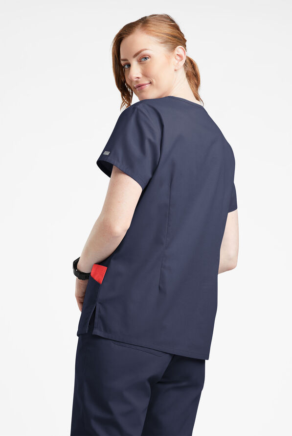 Blusa m&eacute;dica Butter-Soft Originals con cuello en V curvo y 7 bolsillos para mujer - Navy/Radiant Red - 3