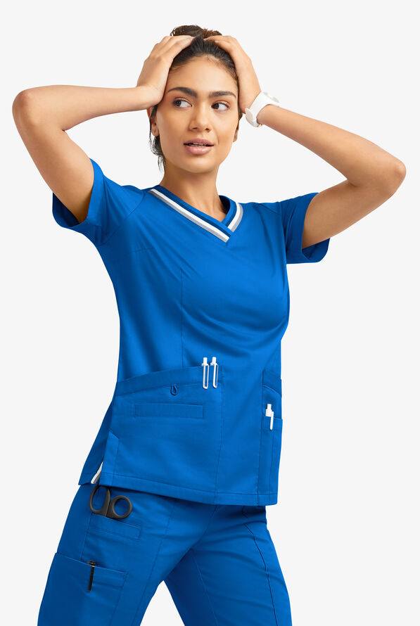 Blusa m&eacute;dica UA Butter-Soft STRETCH con cuello en V con ribete deportivo y 5 bolsillos para mujer - Royal - 7