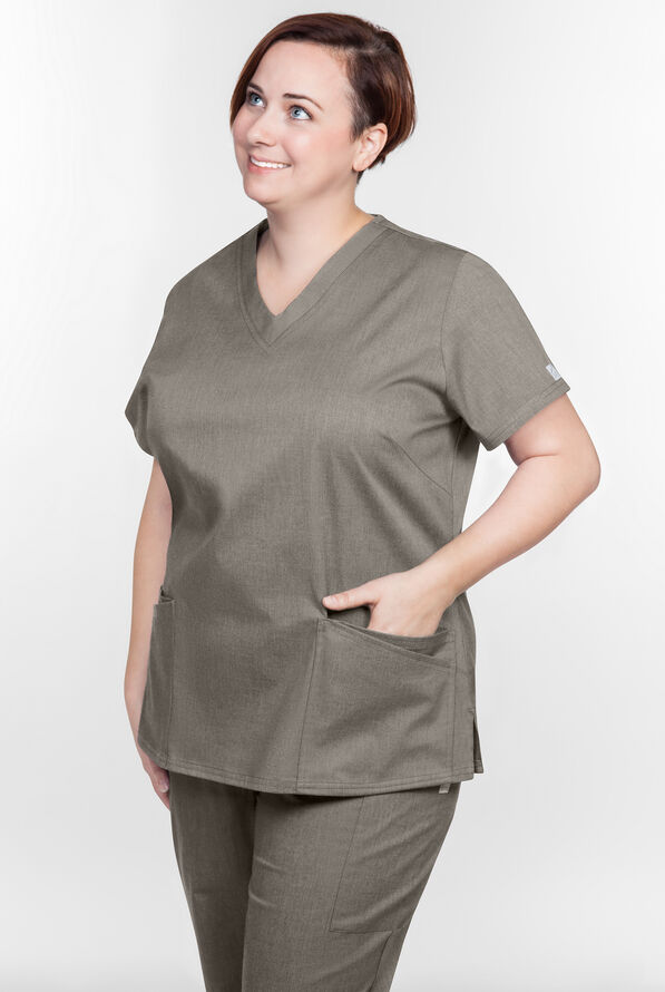 Blusa m&eacute;dica UA Butter-Soft STRETCH en talla grande con cuello en V y 4 bolsillos para mujer - Heather Grey - 3