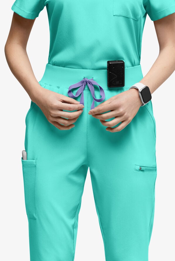 Pantal&oacute;n m&eacute;dico Easy STRETCH Olivia estilo jogger con 7 bolsillos para mujer - Aqua Dust - 3