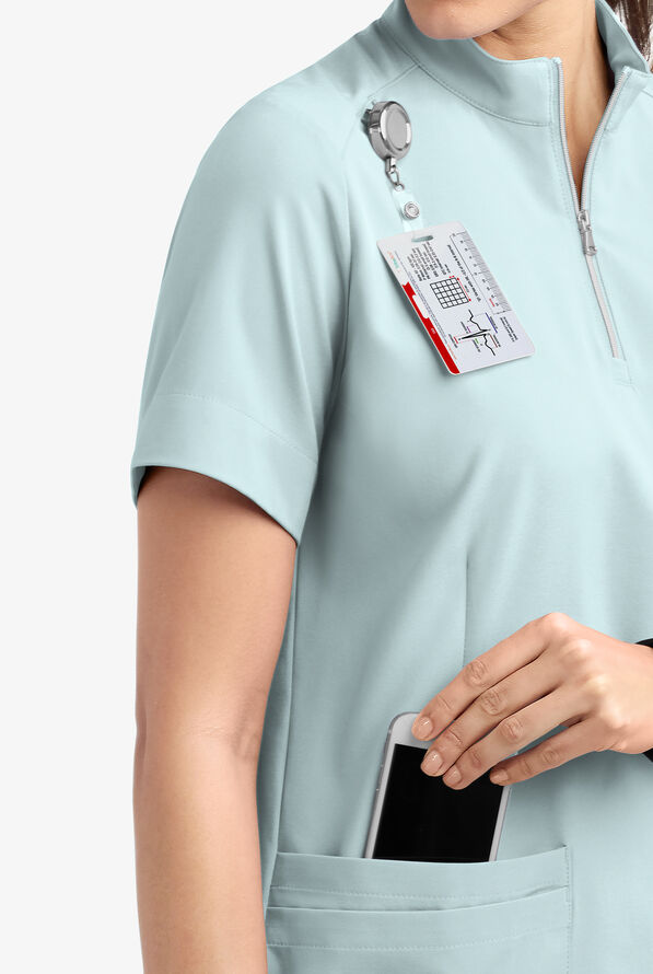 Blusa médica Easy STRETCH Jen con cremallera en el cuello y 4 bolsillos para mujer - Ocean Mist - 6
