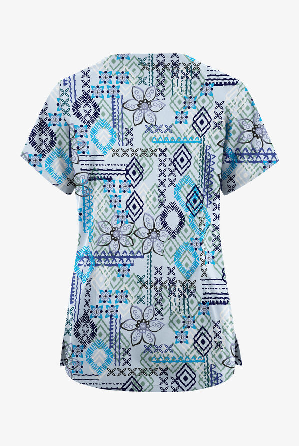 Blusa médica estampada Butter-Soft Originals Floral Batik Morning Dew con cuello festoneado y 6 bolsillos para mujer - null - 2