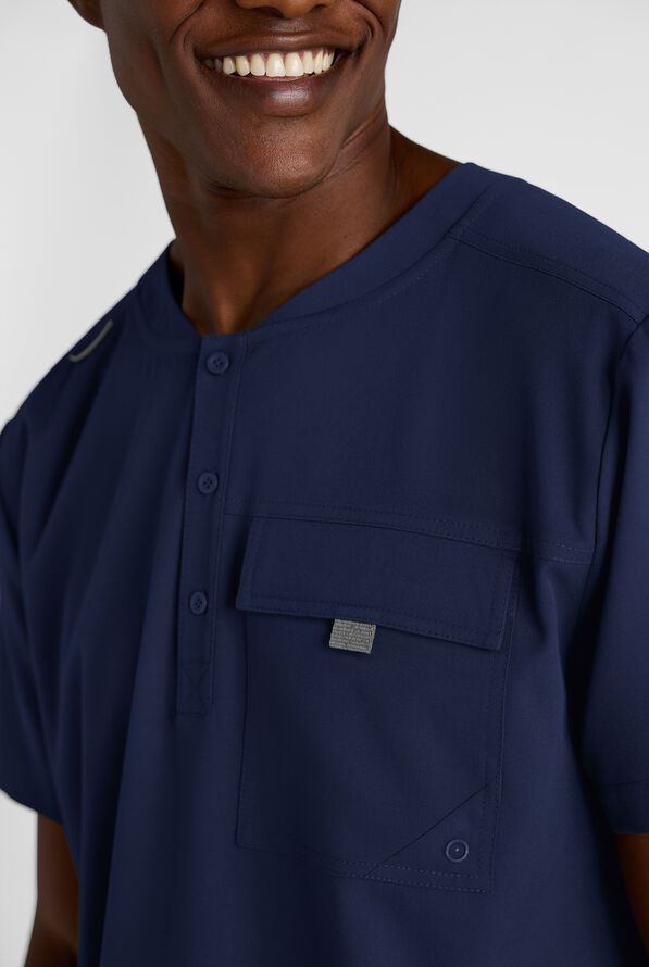 Camisa m&eacute;dica Grey's Anatomy&trade; by Barco Emerge Rhodes STRETCH estilo Henley con cuello redondo y 1 bolsillo para hombre - Indigo - 2