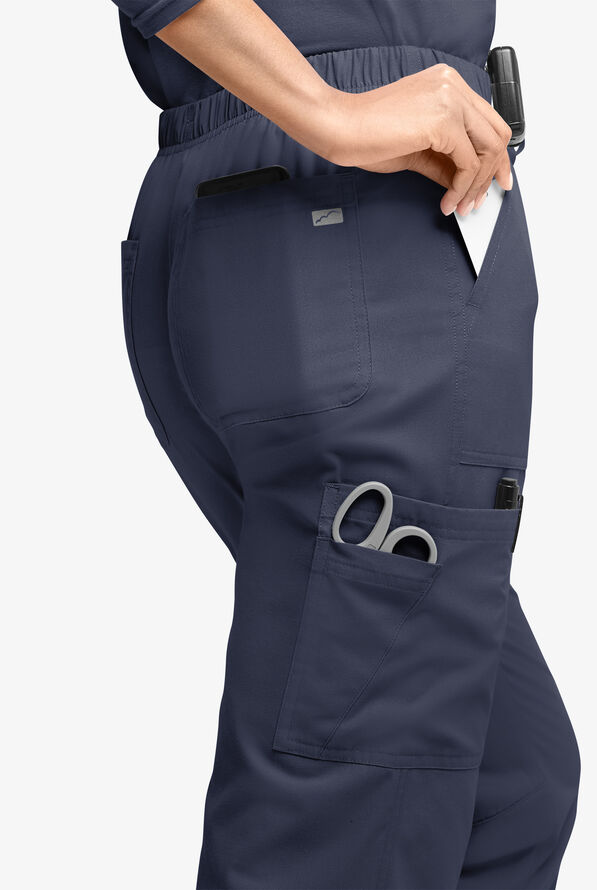 Pantalón médico Butter-Soft Originals de tiro medio estilo cargo con piernas rectas y 7 bolsillos para mujer - Navy - 2