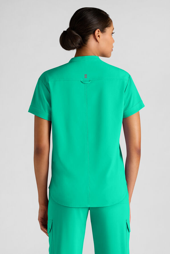 Blusa médica Easy STRETCH tipo henley con 1 bolsillo para mujer - Dynasty Green - 2