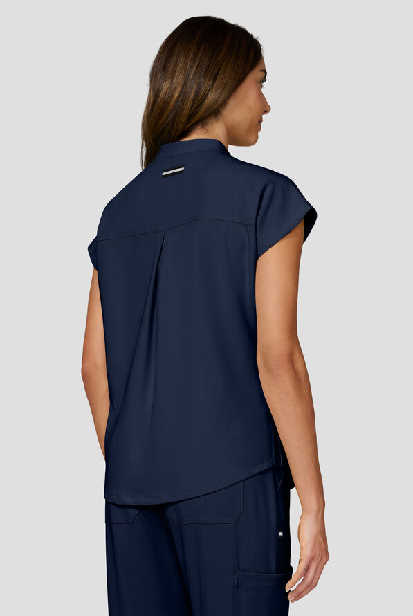 Blusa m&eacute;dica koi Next Gen Superhuman STRETCH con mangas dolm&aacute;n y 2 bolsillos para mujer - Navy - 4