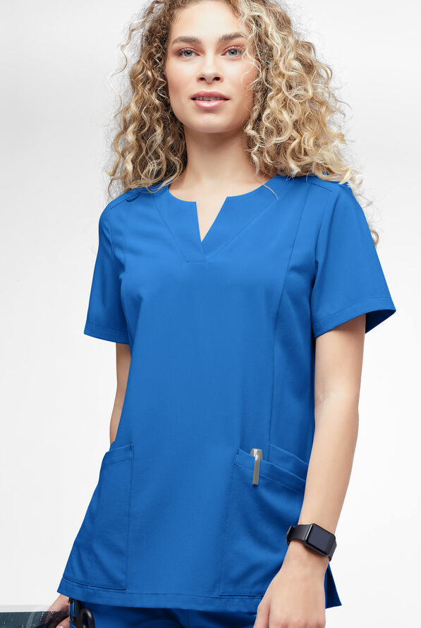 Blusa médica Easy STRETCH Chrisette de corte moderno con 4 bolsillos y escote femenino para mujer - Cerulean - 2