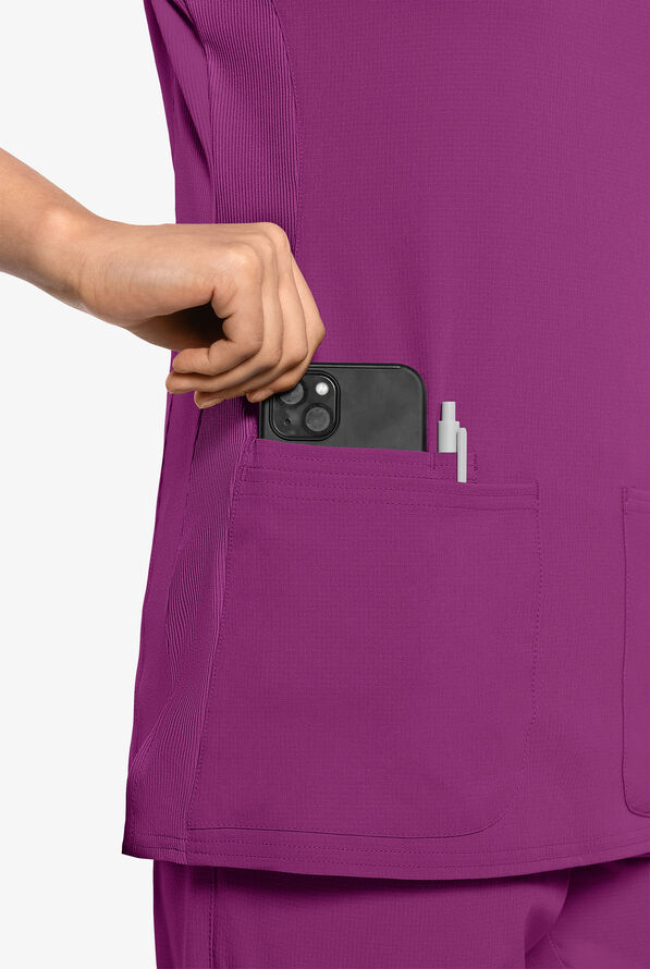 Blusa m&eacute;dica Med Couture Amp STRETCH con cuello en V y 3 bolsillos para mujer - Plum Royale - 2