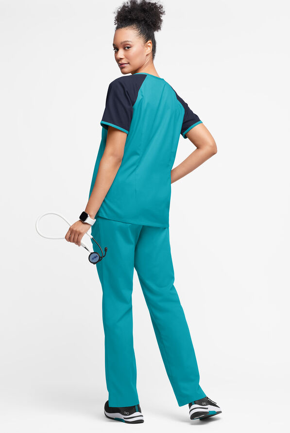 Blusa m&eacute;dica Butter-Soft Originals Tri-Colorblock con cuello ojo de cerradura y 3 bolsillos para mujer - Teal/Navy/Silver - 4