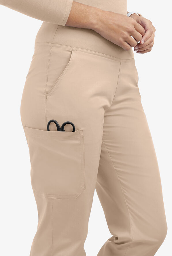 Pantal&oacute;n m&eacute;dico UA Butter-Soft STRETCH estilo yoga con cintura de punto tejido y 4 bolsillos para mujer - Iced Latte - 4