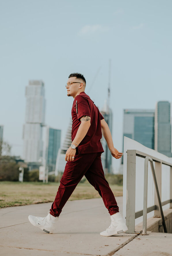 Keswi Men's 2-Pocket Snap Front Henley Scrub Top - Wine - 6