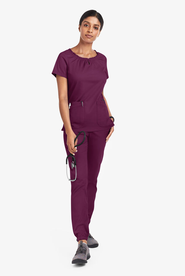 Blusa médica UA Butter-Soft STRETCH estilo campesina con mangas cortas y 6 bolsillos para mujer - Wine - 2