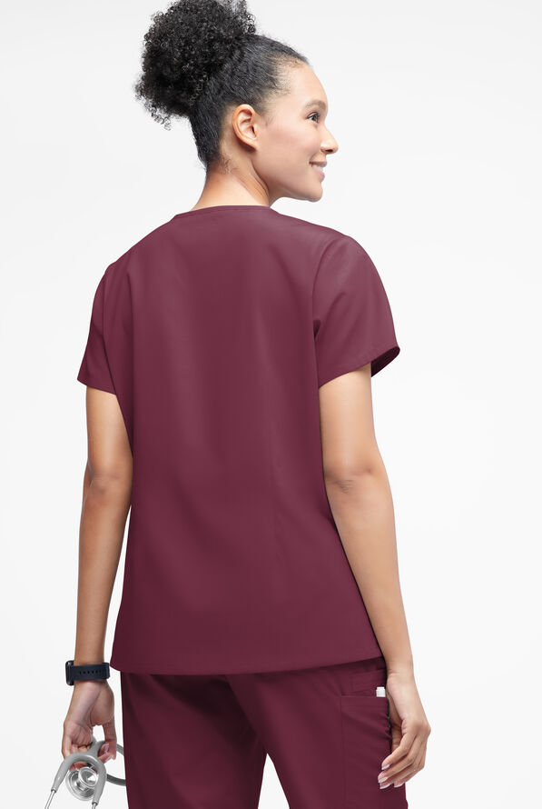 Blusa médica Butter-Soft Originals con cuello entrecruzado y 3 bolsillos para mujer - Wine - 3