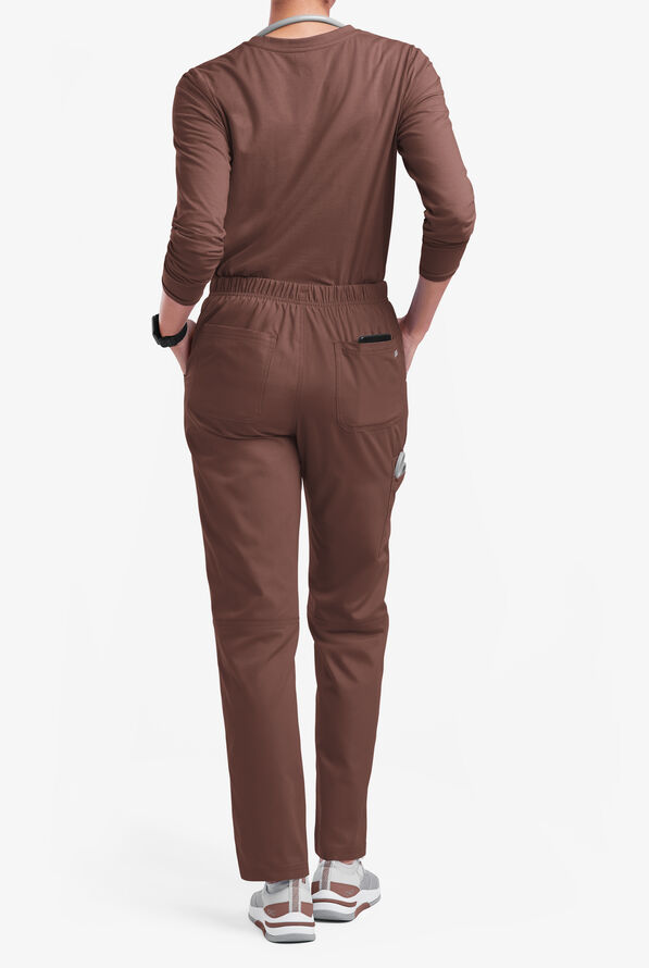 Pantalón médico Butter-Soft Originals de tiro medio estilo cargo con piernas rectas y 7 bolsillos para mujer - French Roast - 3