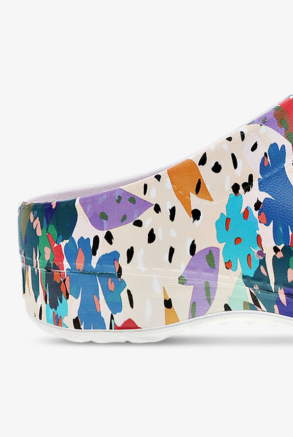 backless nursing clogs