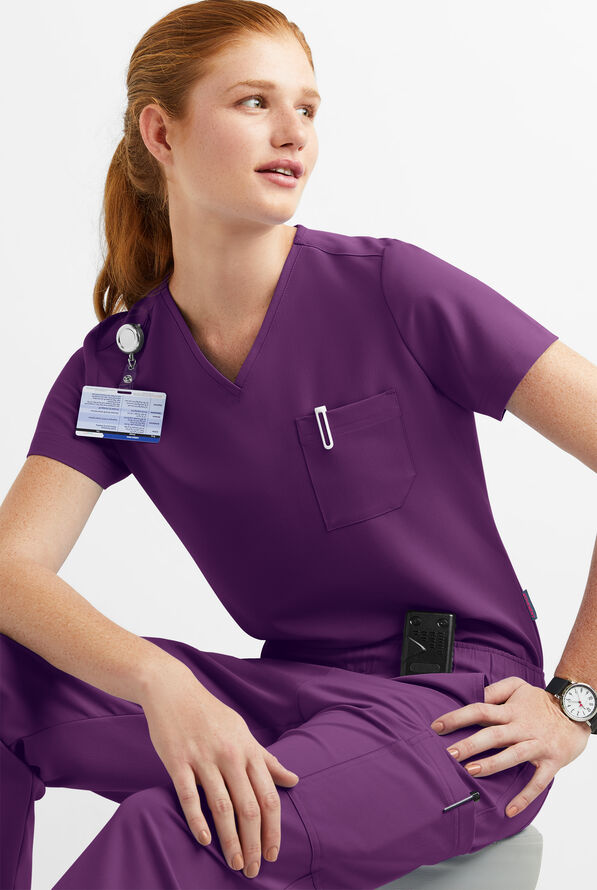 Blusa m&eacute;dica MOVEMENT by Butter-Soft Ceti con cuello en V y 1 bolsillo para mujer - Eggplant - 4