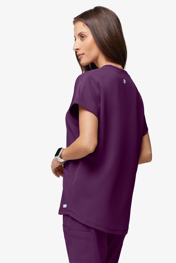Blusa médica ReSurge con cuello redondeado y mangas dolmán para mujer - Eggplant - 3