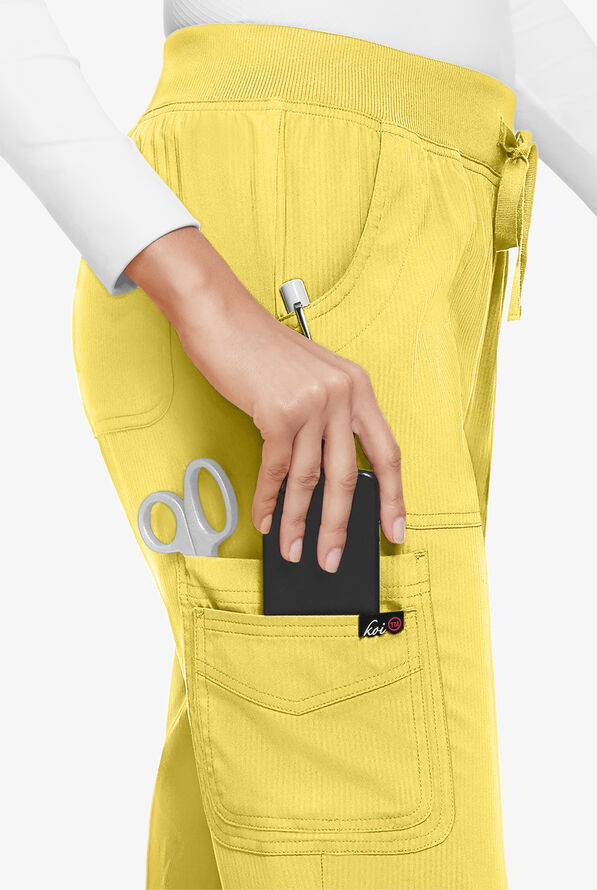 Pantalón médico koi Lite™ Fierce petite estilo cargo jogger con 6 bolsillos para mujer - Sunshine - 2