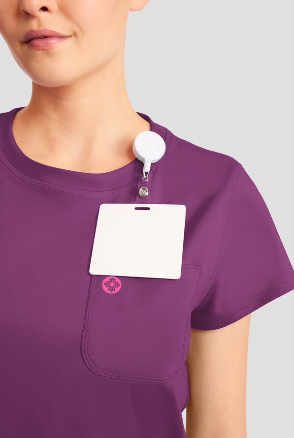 Blusa m&eacute;dica Med Couture Amp Knit STRETCH con cuello redondo y 2 bolsillos para mujer - Plum Royale - 5