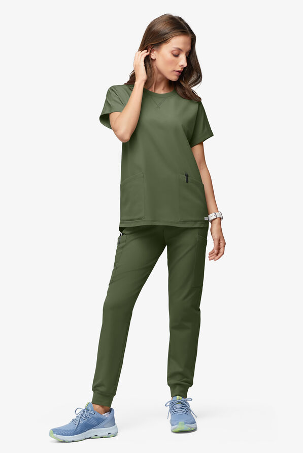Blusa médica ReSurge con cuello redondeado y mangas dolmán para mujer - Light Olive - 4