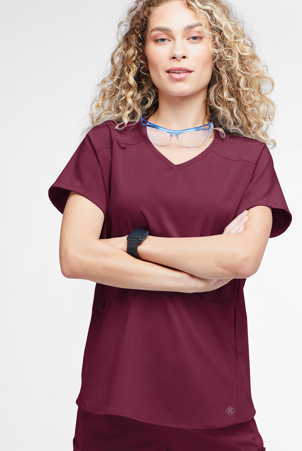 Blusa médica holgada Easy STRETCH Sierra con cuello en V y 2 bolsillos para mujer - Wine - 2