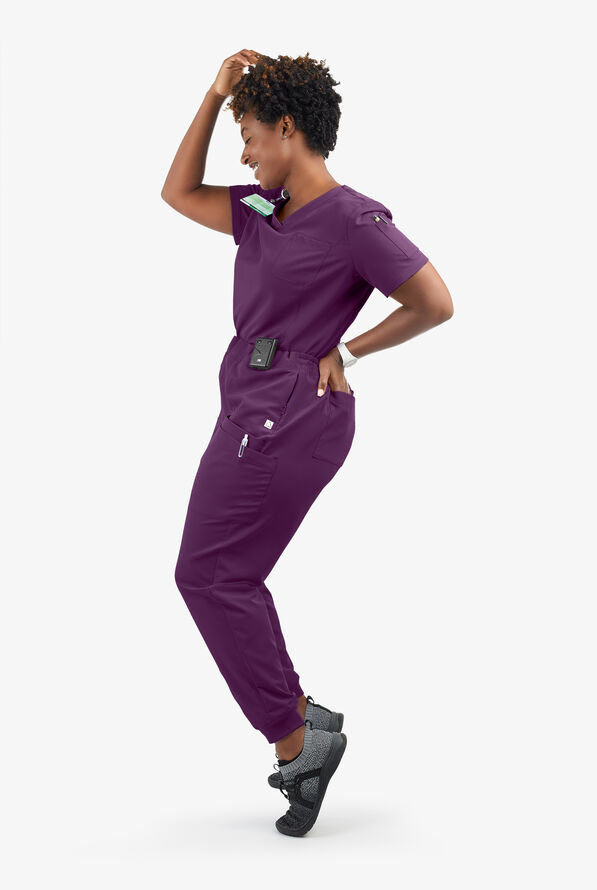 Pantal&oacute;n m&eacute;dico ReSurge by Butter-Soft estilo jogger con 8 bolsillos para mujer **Ligeramente IRREGULAR** - Eggplant - 8