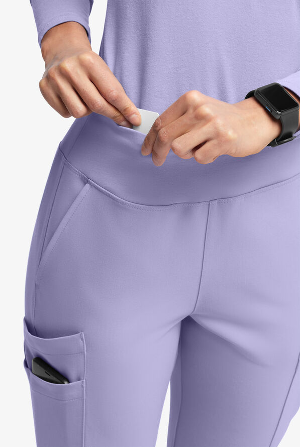 Pantal&oacute;n m&eacute;dico Movement by Butter-Soft Carina Petite estilo yoga con piernas delgadas y 7 bolsillos para mujer - Grape Haze - 3