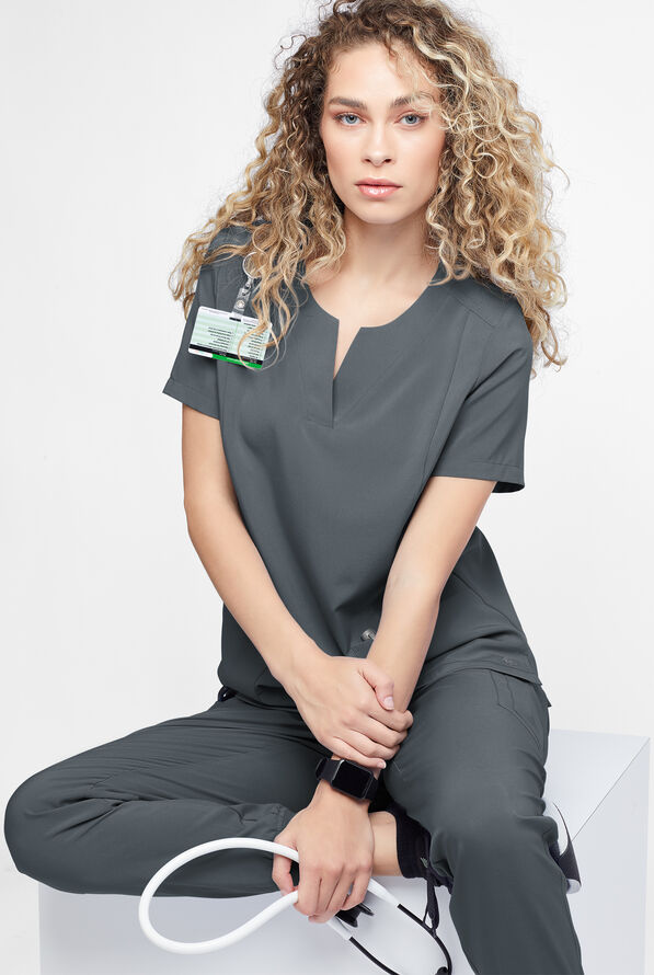 Blusa m&eacute;dica Easy STRETCH Chrisette de corte moderno con 4 bolsillos y escote femenino para mujer - Pewter - 4