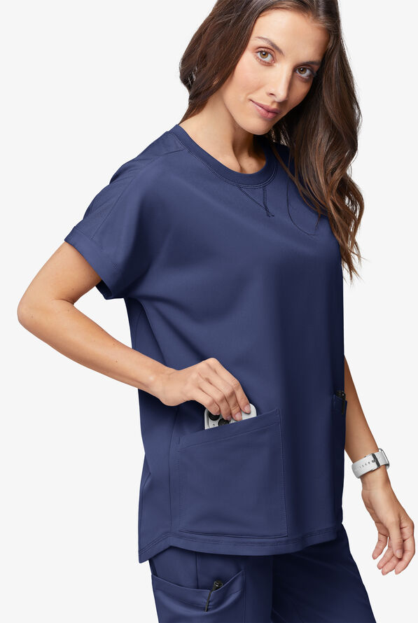 Blusa médica ReSurge con cuello redondeado y mangas dolmán para mujer - Navy - 2
