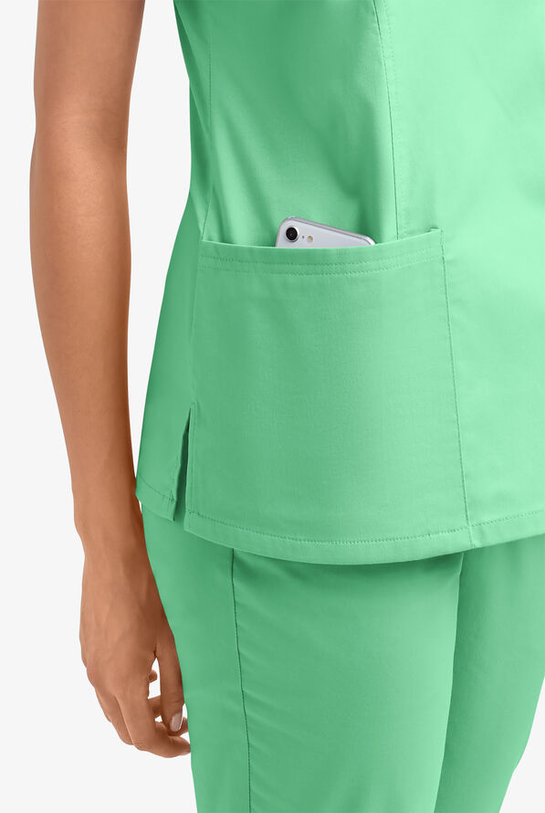 Blusa m&eacute;dica UA Butter-Soft STRETCH estilo cruzado con cuello en V y 3 bolsillos para mujer - Green Jade - 5