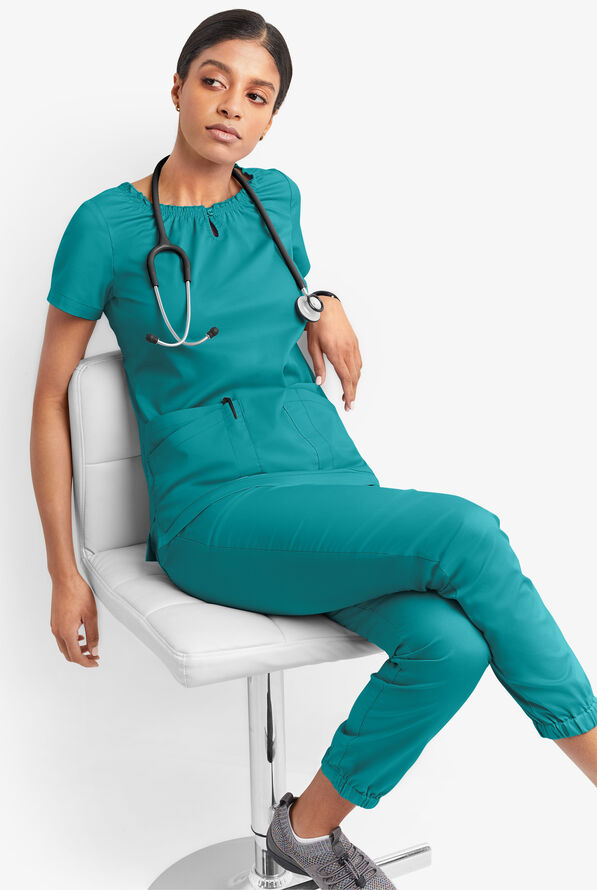 Blusa m&eacute;dica UA Butter-Soft STRETCH estilo campesina con mangas cortas y 6 bolsillos para mujer - Teal - 6