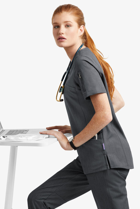 Blusa médica MOVEMENT by Butter-Soft Capella estilo cruzado con 5 bolsillos para mujer - Charcoal Heather - 5