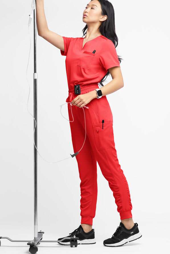 Blusa médica WhisperLite Zora Stretch con cuello en V y 2 bolsillos para mujer - Diva Red - 3