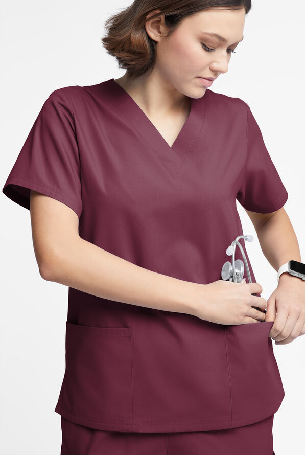 Blusa médica Butter-Soft Originals con cuello en V y 2 bolsillos para mujer - Wine - 4