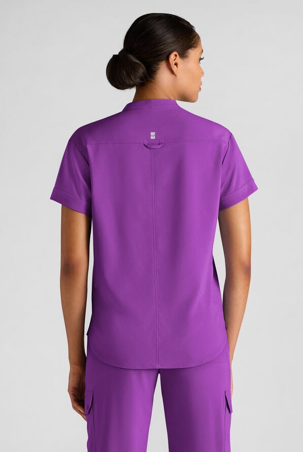 Blusa m&eacute;dica Easy STRETCH tipo henley con 1 bolsillo para mujer - Fresh Purple - 2