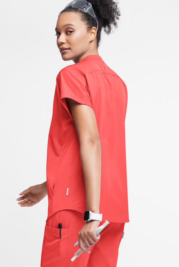 Blusa médica WhisperLite Aerin con mangas dolmán y 3 bolsillos para mujer - Radiant Red - 5