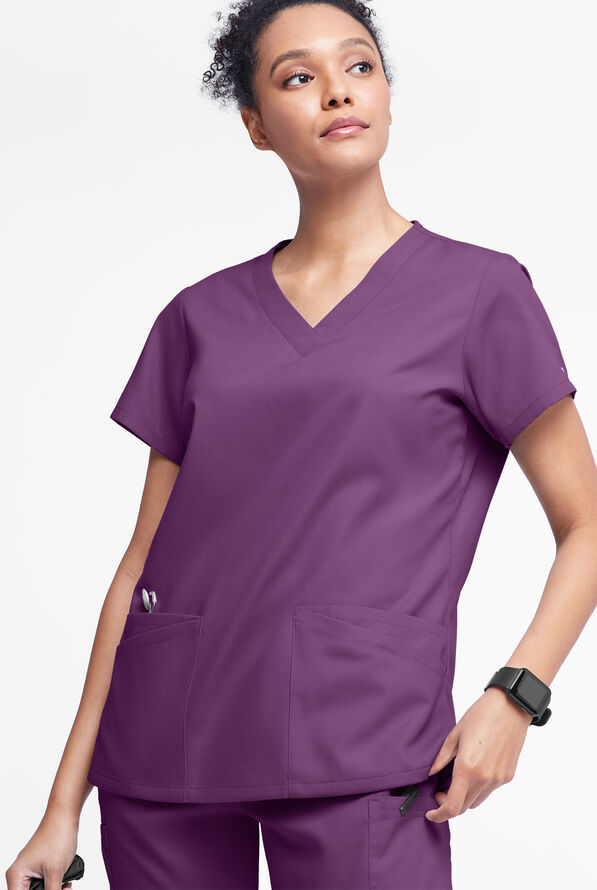 Blusa médica Butter-Soft Originals con cuello en V y 6 bolsillos para mujer - Eggplant - 2