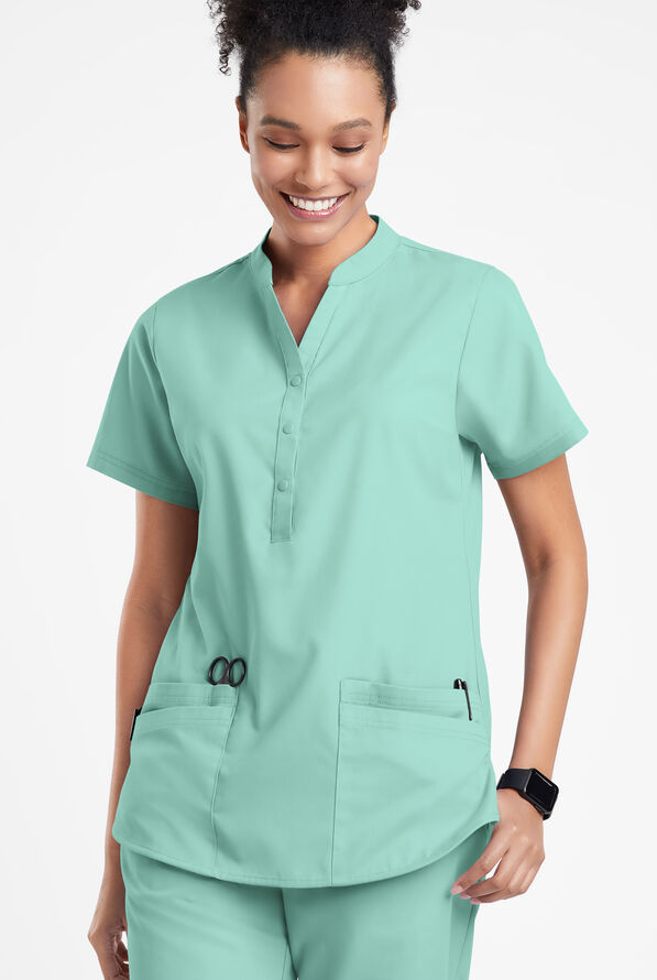 Blusa médica Butter-Soft Originals con cuello mao y 6 bolsillos para mujer - Water Mint - 2