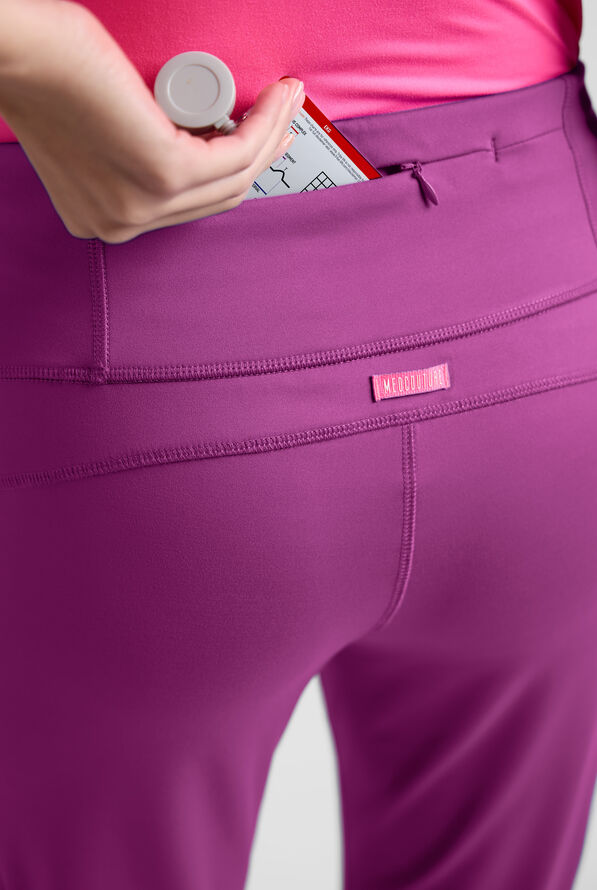 Pantal&oacute;n m&eacute;dico Med Couture Amp Knit STRETCH Petite estilo yoga con piernas acampanadas y 5 bolsillos para mujer - Plum Royale - 5