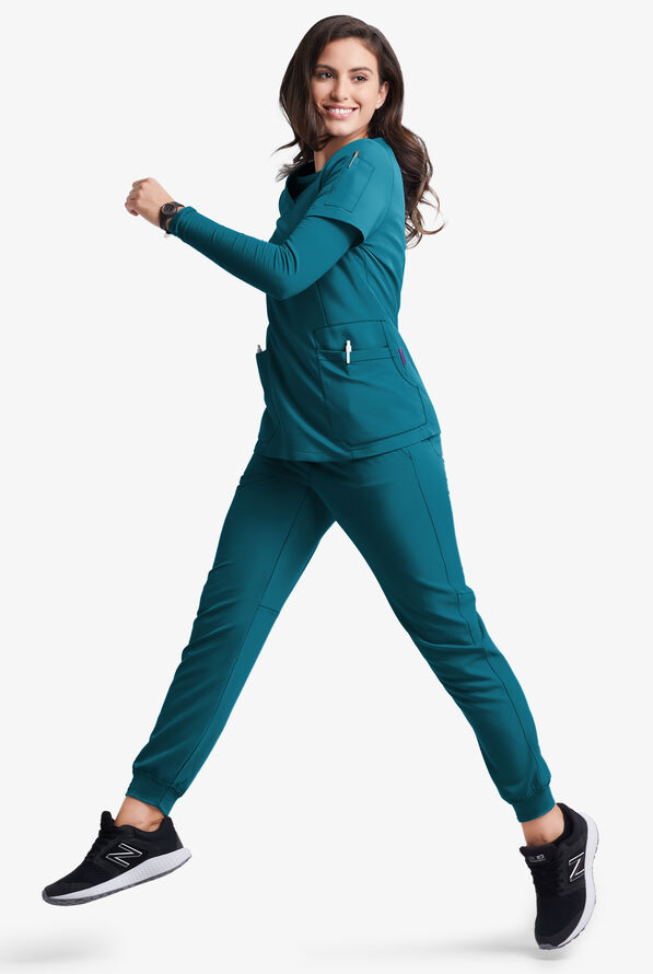 Blusa m&eacute;dica MOVEMENT by Butter-Soft Antares STRETCH con cuello en V y 6 bolsillos para mujer - Caribbean Blue - 2