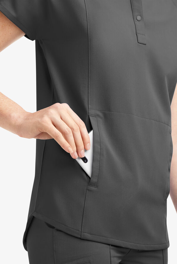 Blusa m&eacute;dica Movement by Butter-Soft Mintaka con cuello estilo polo y 4 bolsillos para mujer - Pewter - 7