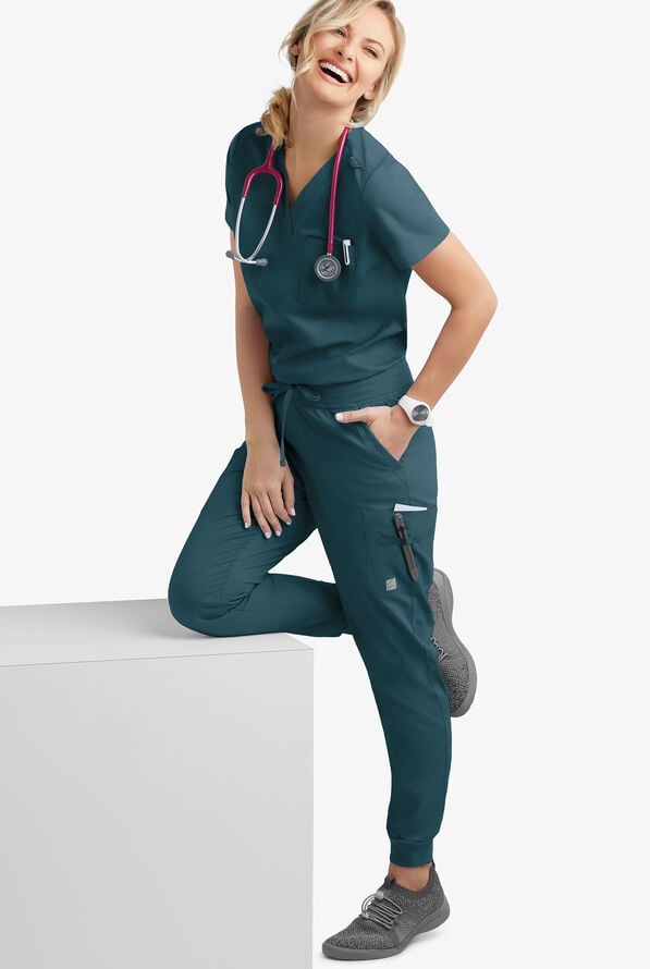 Blusa m&eacute;dica Butter-Soft STRETCH con cuello en V y 2 bolsillos para mujer - Caribbean Blue - 2