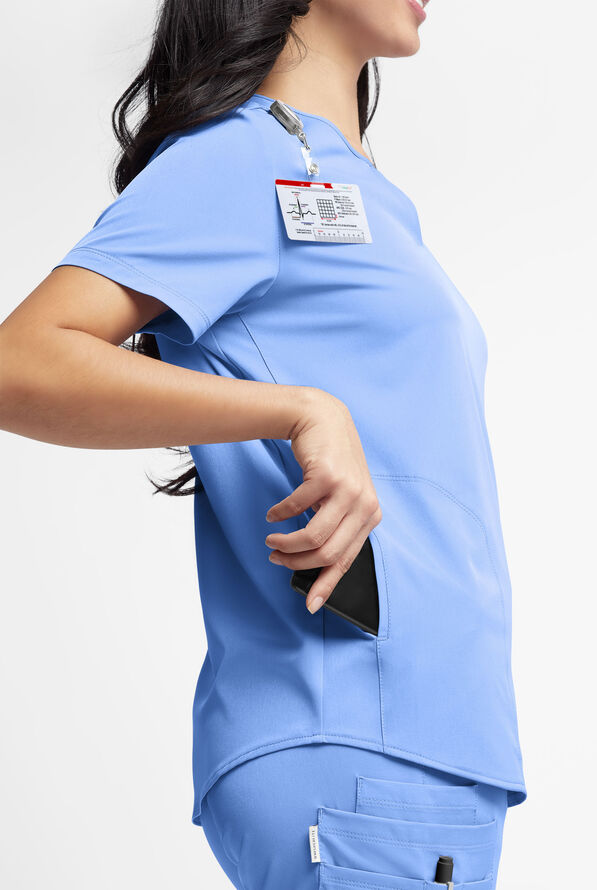 Blusa médica WhisperLite Alba con cuello con muesca y 3 bolsillos para mujer - Ceil Blue - 3