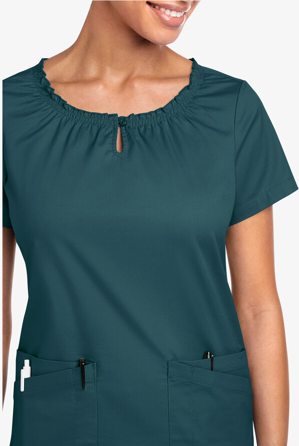 Blusa m&eacute;dica UA Butter-Soft STRETCH estilo campesina con mangas cortas y 6 bolsillos para mujer - Caribbean Blue - 3